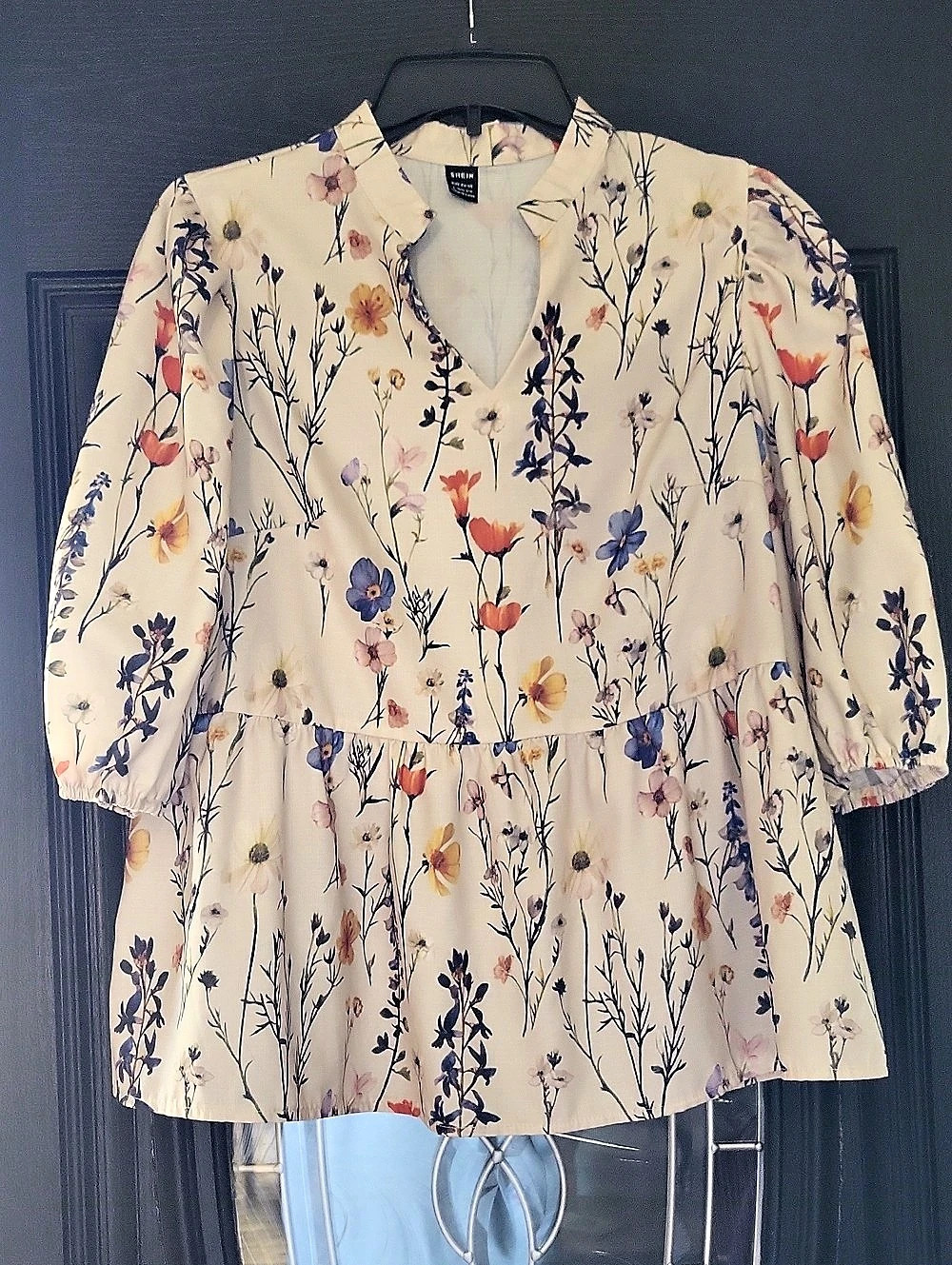 SHEIN Floral V-Neck Blouse in Cream & Blue Size Large